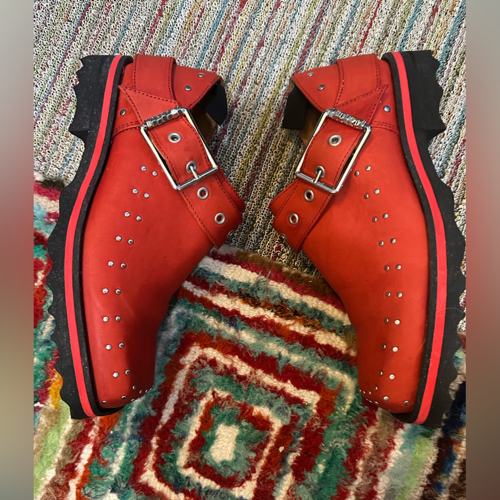 Fluevog NEARLY NEW Carlton MK1 Foyt slip-on red studded shoe M7/W9 (fits 8/10) - Picture 9 of 16